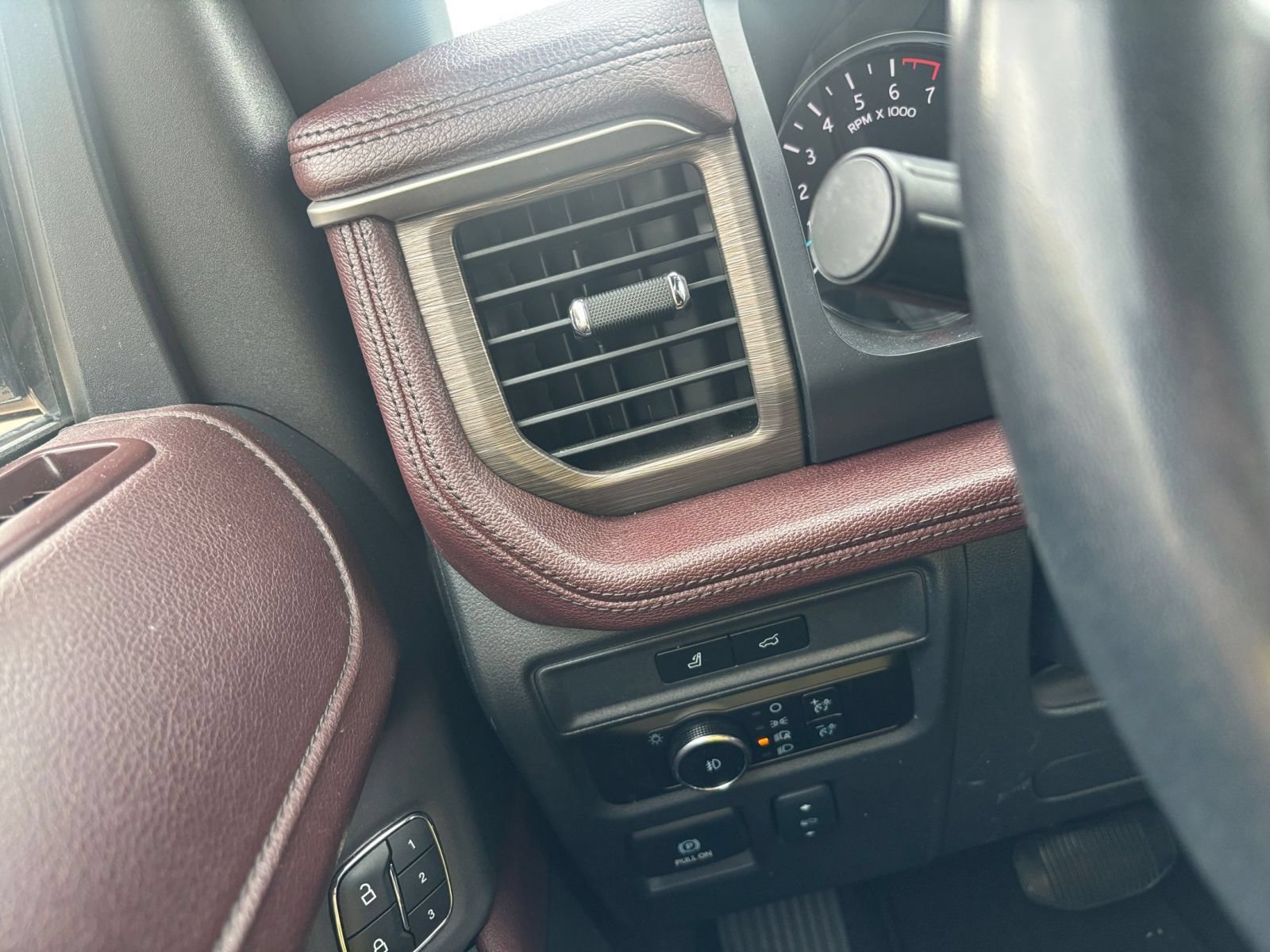 Used 2024 Ford Expedition Limited RWD image 38