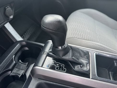 Used 2019 Toyota Tacoma SR5 AWD/4WD image 28