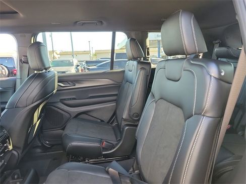 New 2025 Jeep Grand Cherokee L Altitude image 12