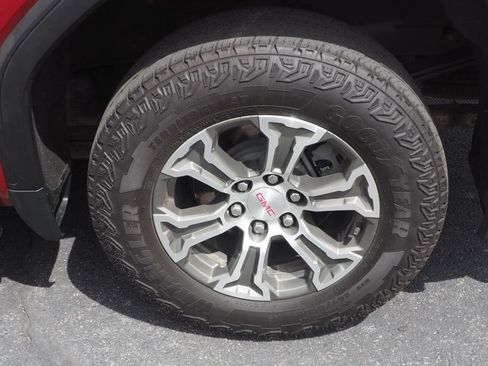 Used 2022 GMC Sierra 1500 SLT w/ SLT Convenience Package AWD/4WD image 9