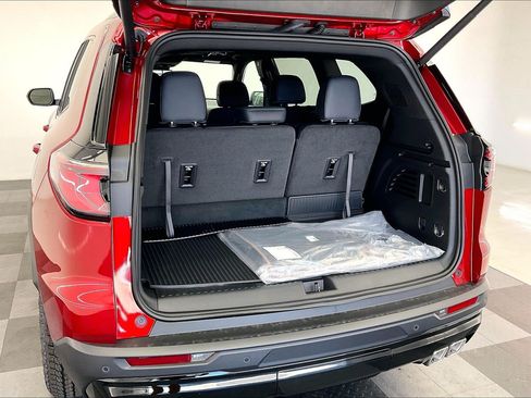 New 2026 GMC Acadia AT4 w/ Luxury Package AWD/4WD image 11