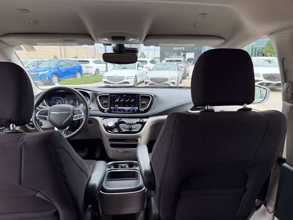 Used 2021 Chrysler Pacifica Touring FWD image 18