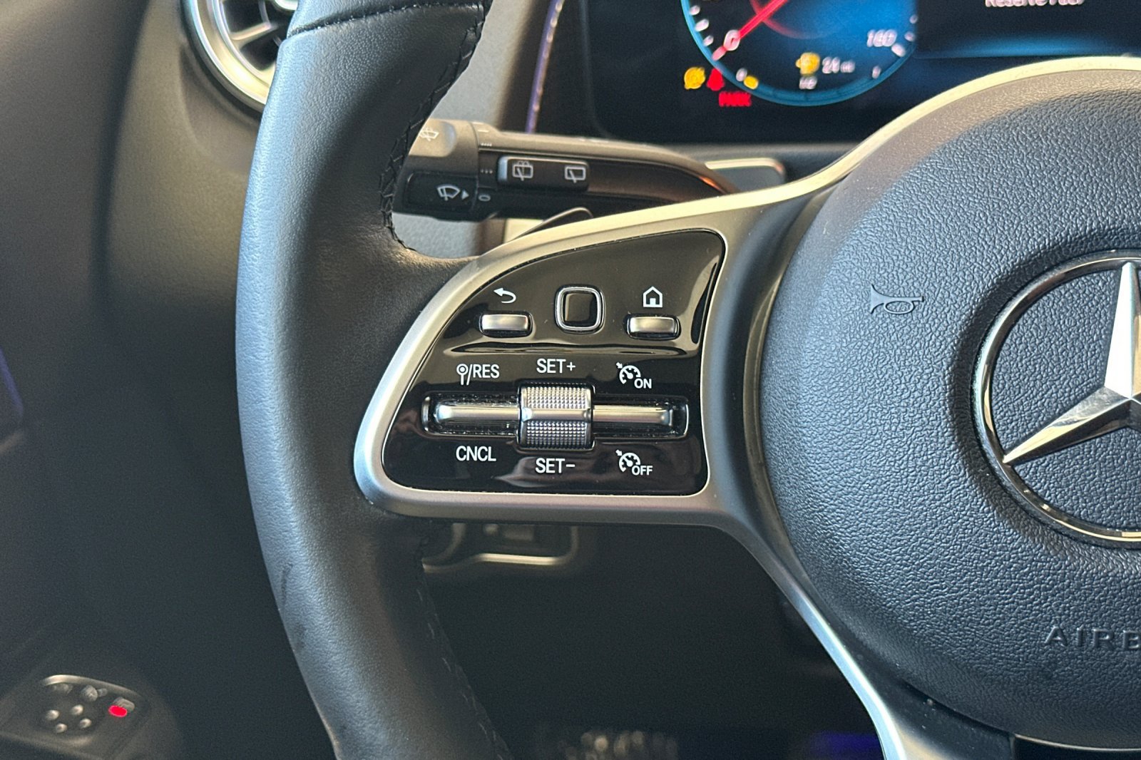 Used 2022 Mercedes-Benz GLB 250 4MATIC image 29
