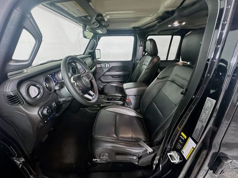 Used 2023 Jeep Wrangler Unlimited Sahara AWD/4WD image 13