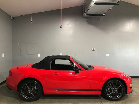 Used 2014 MAZDA MX-5 Miata Club image 4