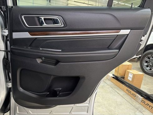 Used 2016 Ford Explorer Limited w/ Equipment Group 301A FWD image 19