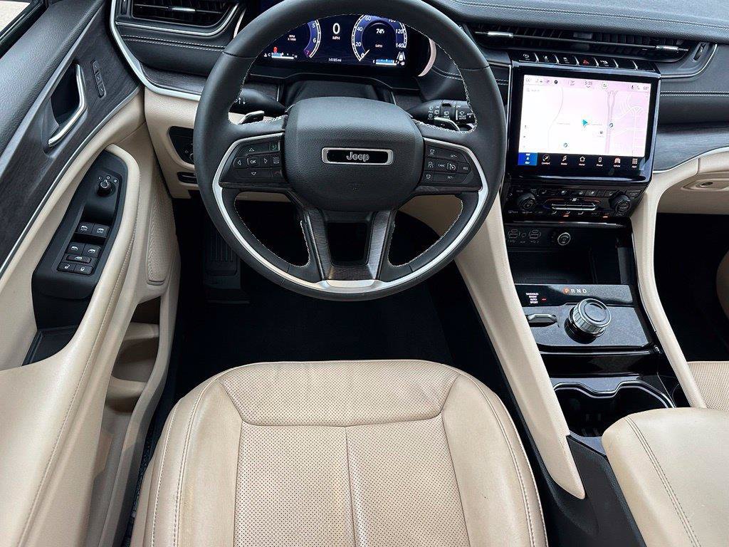 Used 2023 Jeep Grand Cherokee Limited w/ Luxury Tech Group II AWD/4WD image 8