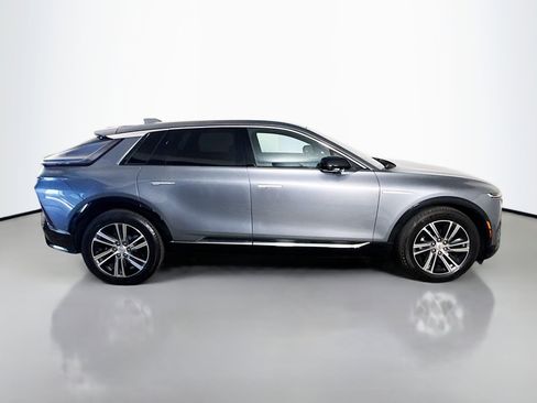 Used 2023 Cadillac Lyriq 2WD image 11