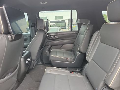 Used 2024 GMC Yukon XL SLT w/ SLT Luxury Package AWD/4WD image 11