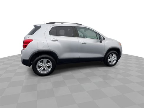 Used 2018 Chevrolet Trax LT w/ LT Convenience Package image 8