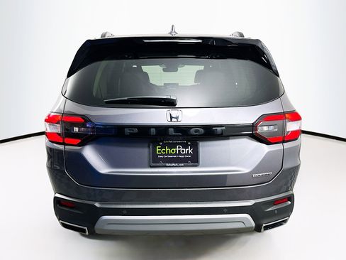 Used 2025 Honda Pilot Touring image 7