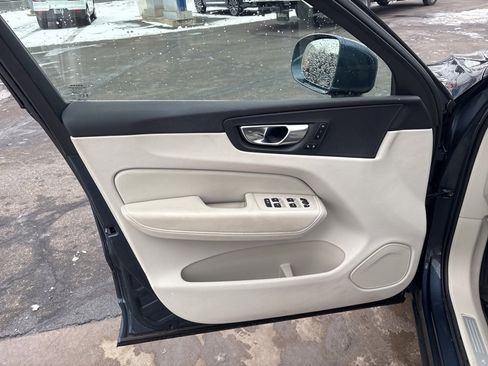 Certified 2023 Volvo XC60 B5 Plus w/ Climate Package image 15