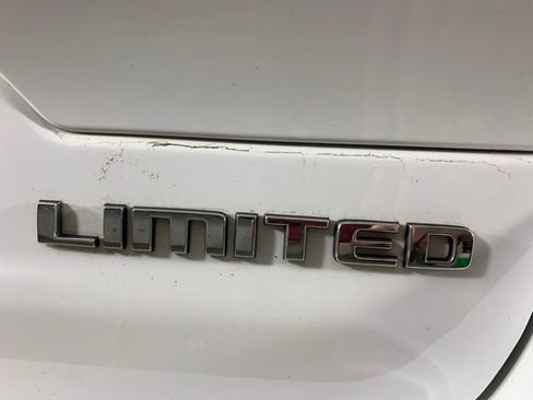 Used 2023 Jeep Grand Cherokee Limited image 37