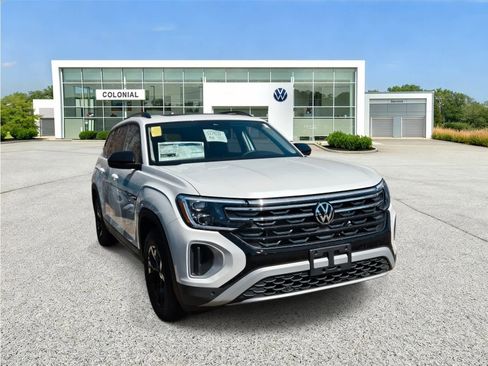 New 2026 Volkswagen Atlas Peak Edition AWD/4WD image 3