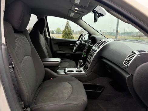 Used 2011 GMC Acadia SLE image 18
