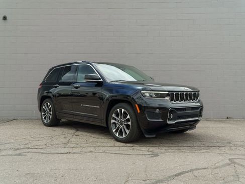 Used 2023 Jeep Grand Cherokee Overland AWD/4WD image 9