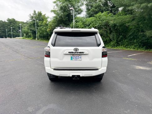 Used 2014 Toyota 4Runner SR5 AWD/4WD image 7