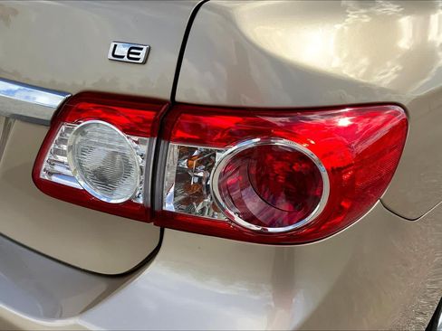 Used 2013 Toyota Corolla LE FWD image 28