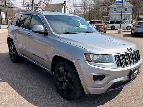 Used 2015 Jeep Grand Cherokee Altitude image 2