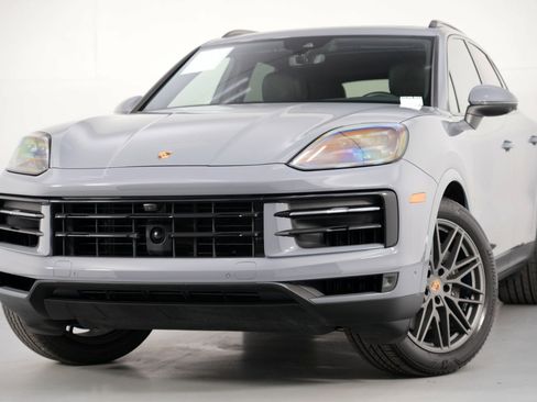 Used 2024 Porsche Cayenne image 3