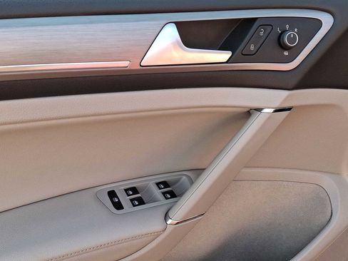 Used 2016 Volkswagen Golf SE w/ Lighting Package image 10