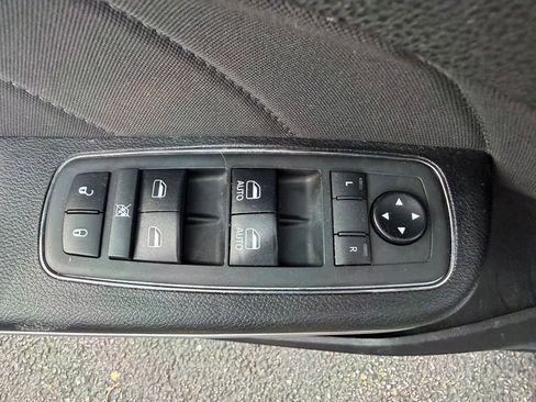 Used 2019 Dodge Charger SXT RWD image 19