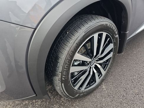 Used 2025 Nissan Pathfinder Platinum image 31