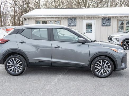 Used 2024 Nissan Kicks SV image 12