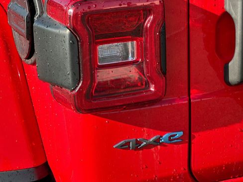 Used 2023 Jeep Wrangler Unlimited Rubicon 4xe image 33