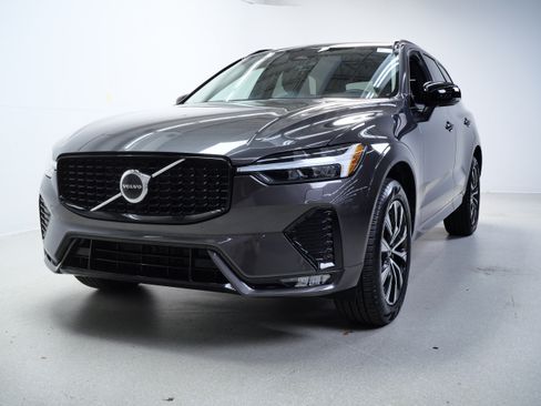 Used 2025 Volvo XC60 B5 Core AWD/4WD image 12