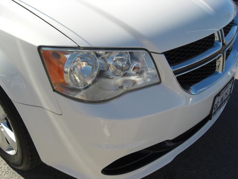 Used 2013 Dodge Grand Caravan SE image 35