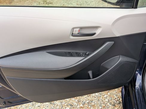 Used 2022 Toyota Corolla LE image 14