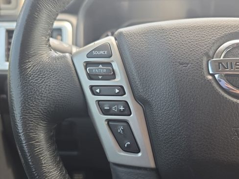 Used 2020 Nissan Titan SV w/ SV Convenience Package RWD image 16