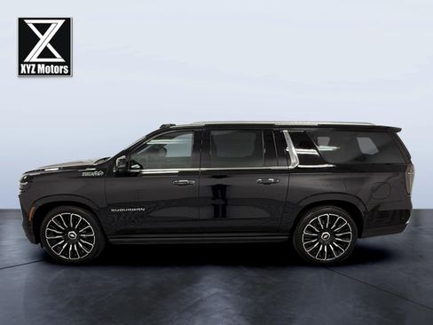 Used 2025 Chevrolet Suburban High Country image 4