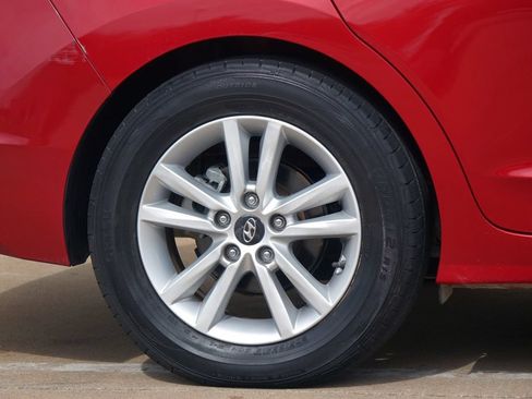 Used 2019 Hyundai Elantra Value Edition FWD image 29