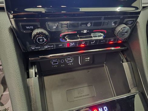 New 2025 Jeep Grand Cherokee Laredo w/ Luxury Tech Group I RWD image 25