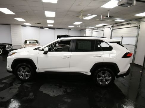 Used 2025 Toyota RAV4 XLE w/ Convenience Package image 4