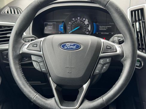 Used 2022 Ford Edge Titanium w/ Class II Trailer Tow Package AWD/4WD image 13