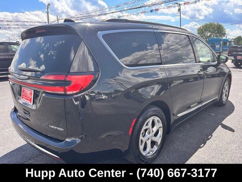 Used 2023 Chrysler Pacifica Limited FWD image 4