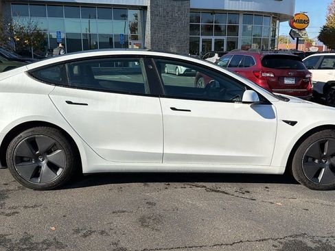 Used 2023 Tesla Model 3 Standard Range image 3