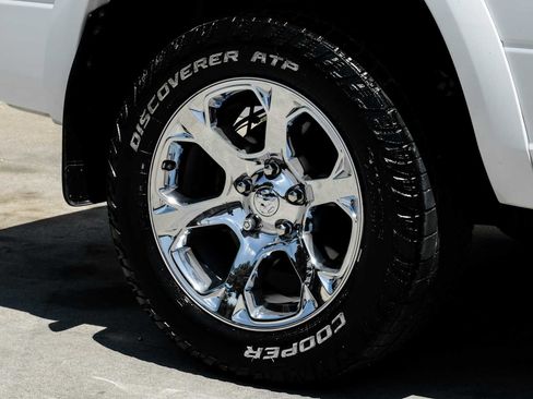 Used 2018 RAM 1500 Laramie w/ Convenience Group AWD/4WD image 52