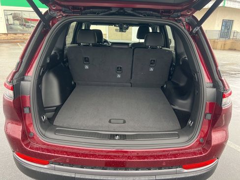 New 2026 Jeep Grand Cherokee Altitude image 10