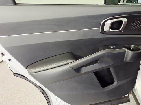 Used 2022 Kia Sorento LX FWD image 12
