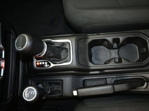 Used 2023 Jeep Gladiator Sport AWD/4WD image 19