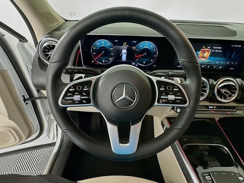 Used 2021 Mercedes-Benz GLB 250 image 11