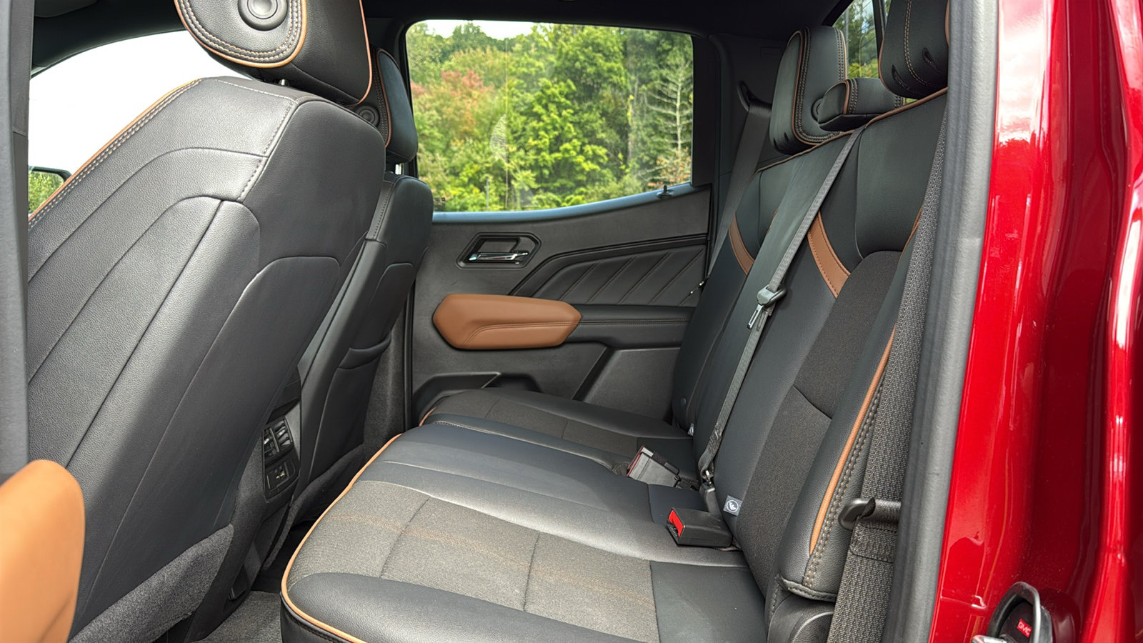 Used 2024 GMC Canyon AT4 AWD/4WD image 27