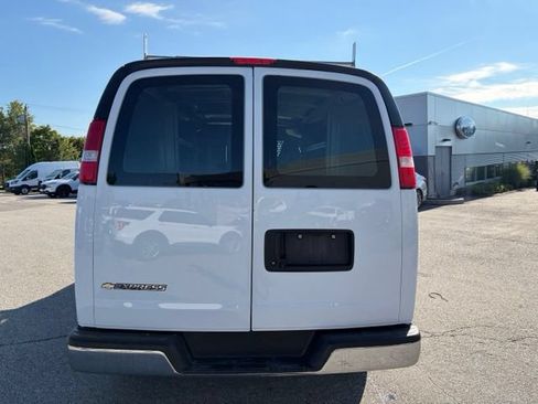Used 2022 Chevrolet Express 2500 w/ Driver Convenience Package RWD image 4