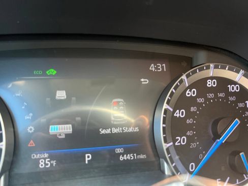 Used 2022 Toyota Highlander XLE AWD/4WD image 18