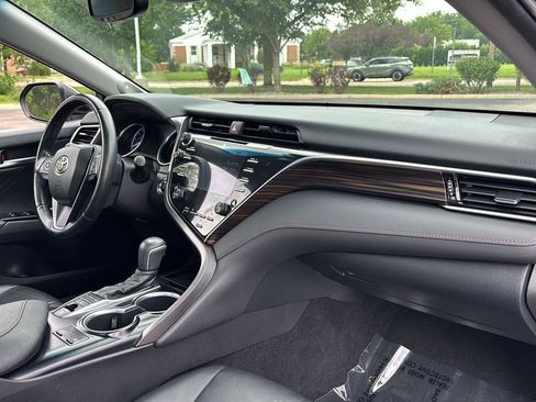 Used 2018 Toyota Camry XLE w/ Audio Package FWD image 15