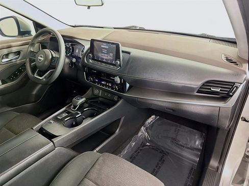 Certified 2022 Nissan Rogue SV image 27